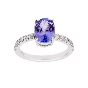 Anel Oval em Ouro Branco 18K com Tanzanita 3,74 CTS e Diamantes 0,45 CTS